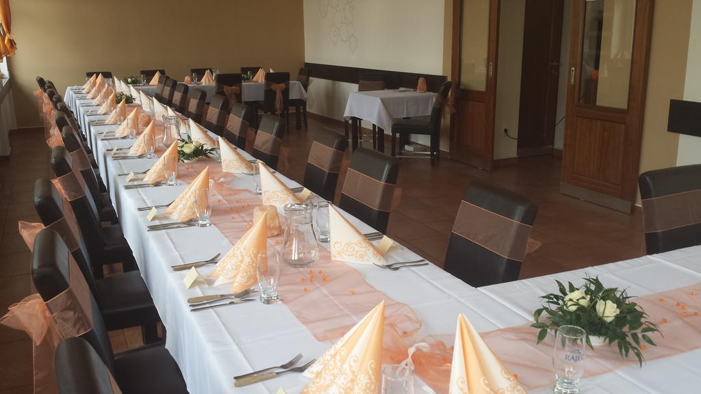 Restaurace A Penzion Zdena Bouda Hradec Králové Dış mekan fotoğraf